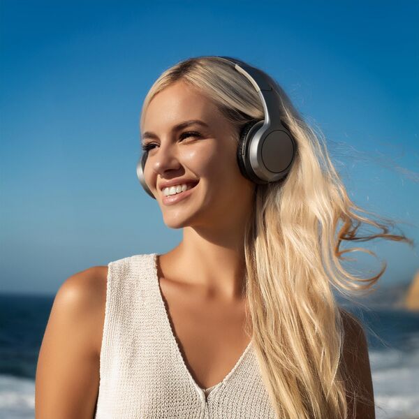 File:Poster - Blonde Girl 1.jpg